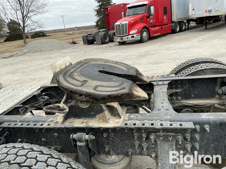 2016-mack-pinnacle-cxu613-image-13