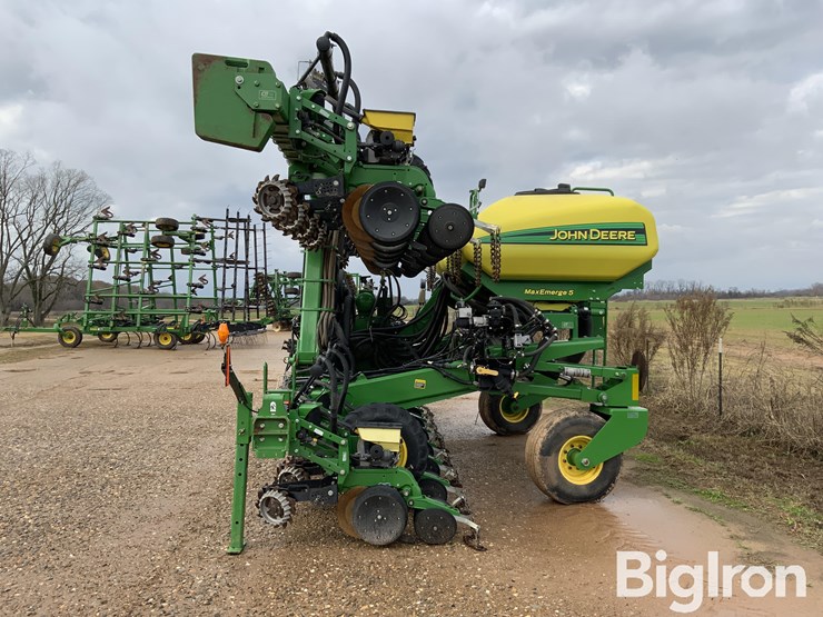 2015-john-deere-1725-image-8