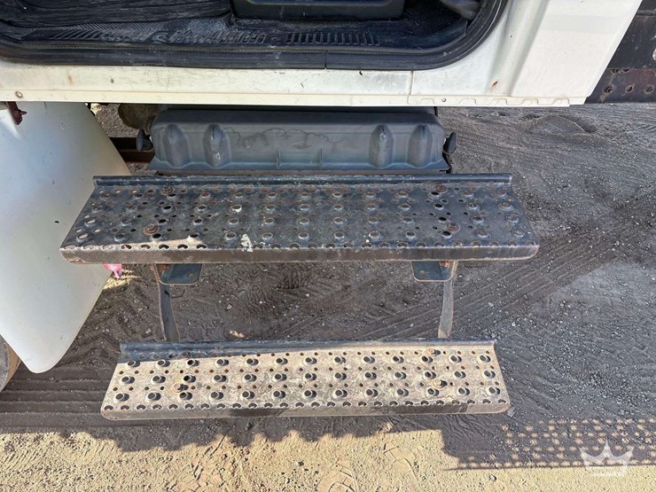 2005-international-durastar-4300-image-11