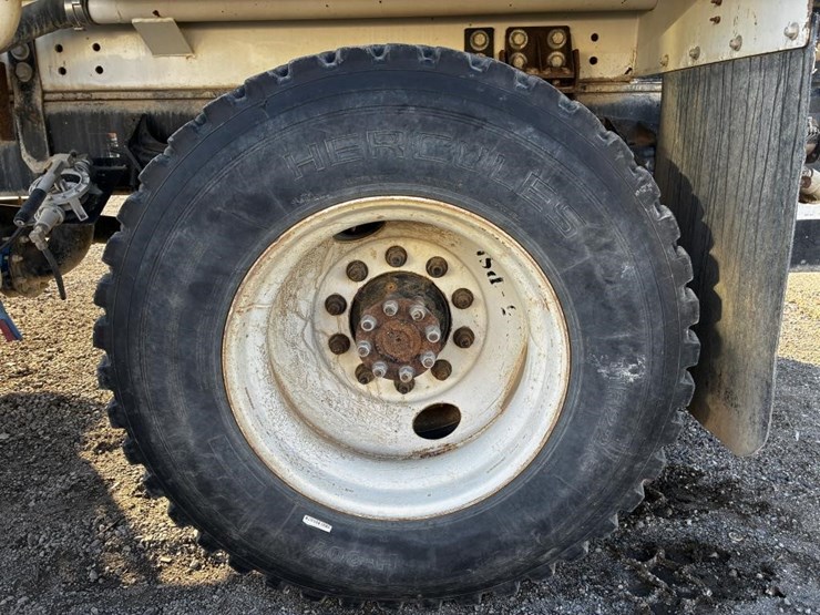 2014-ford-f750-image-22