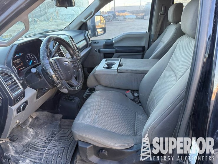 2017-ford-f350-xlt-image-3