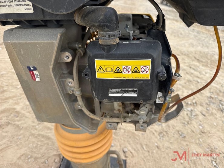 2015-bomag-bt65-image-7