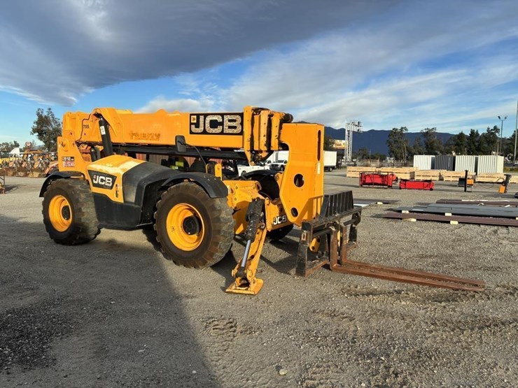 2014-jcb-telescopic-reach-lift-image-2