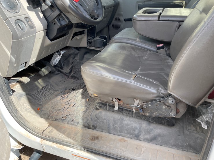 2008-ford-550-image-18