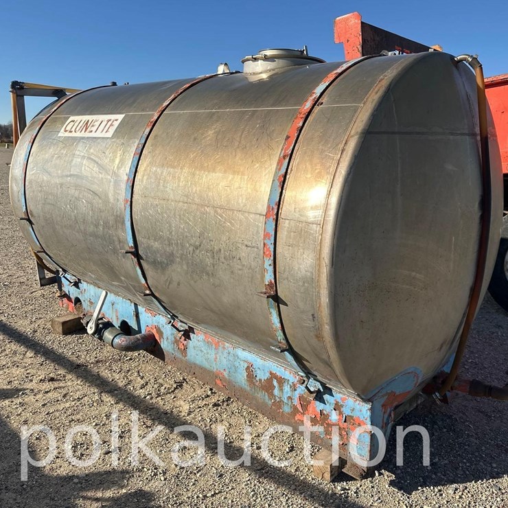 2676 - 1250 GAL. STAINLESS STEEL TANK