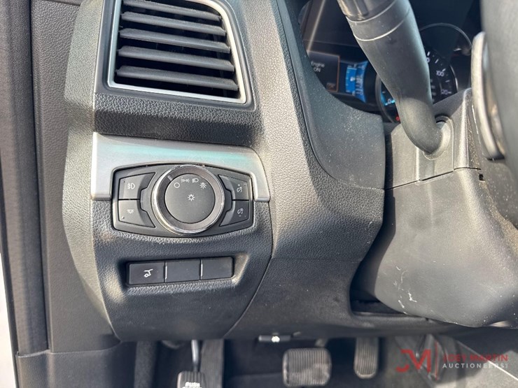 2017-ford-explorer-xlt-image-30