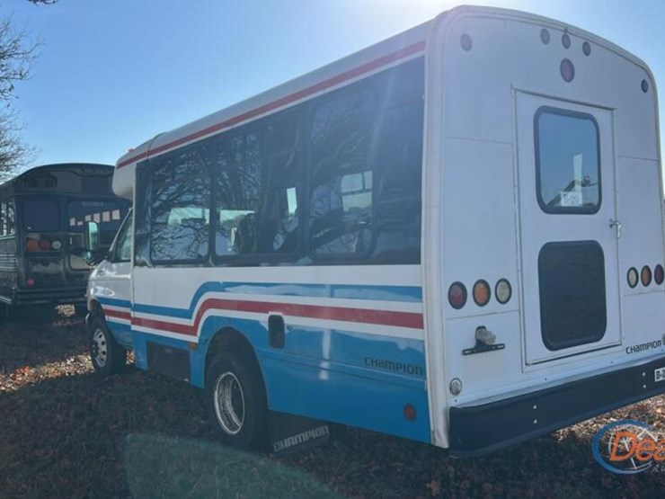 2005-ford-e350-image-5