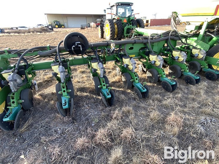 2010-john-deere-1770nt-ccs-image-10