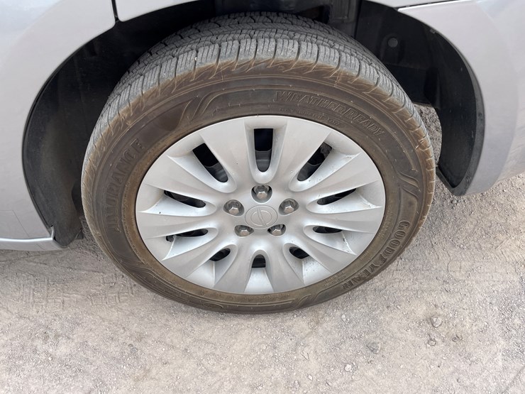 #111-•-2013-chrysler-200-(nm-title)-image-11