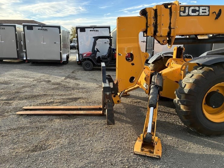 2014-jcb-telescopic-reach-lift-image-5