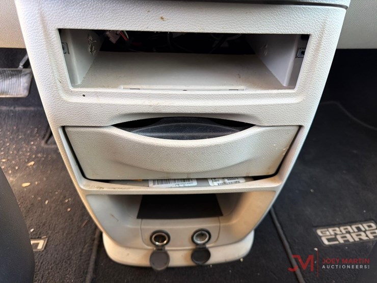 2016-dodge-grand-caravan-image-19