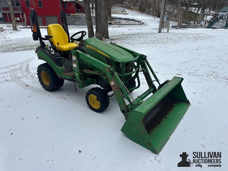 2016-john-deere-1025r-image-3
