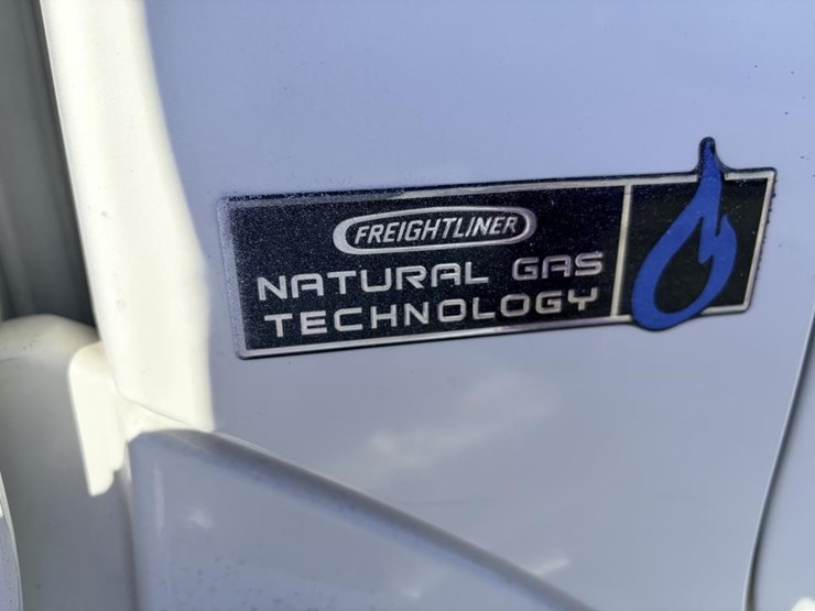 2012-freightliner-m2-semi-truck-tractor-image-8