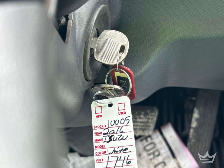 2016-isuzu-npr-image-27