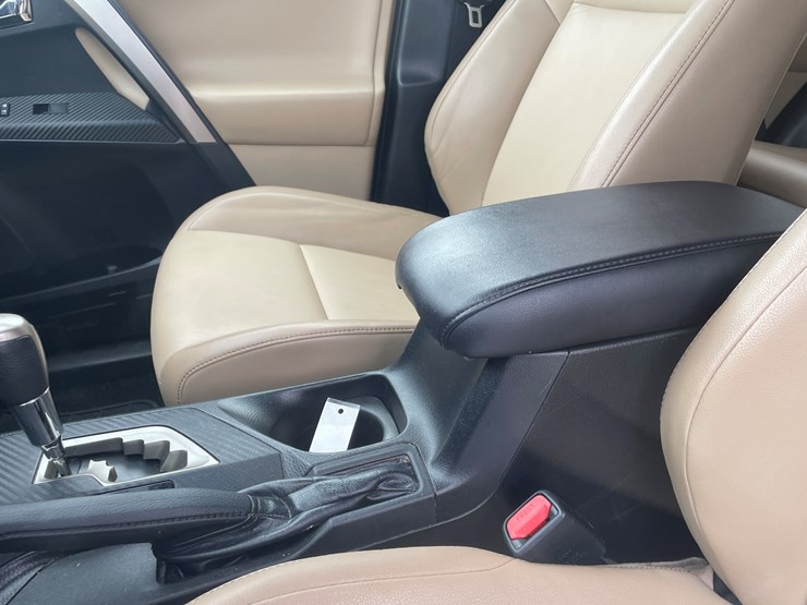 2013-toyota-rav4-image-66