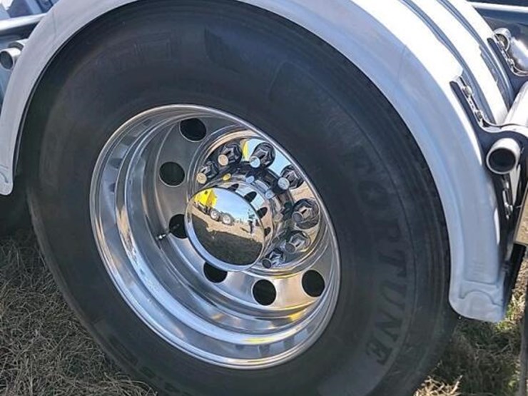 2020-kenworth-w900-image-14