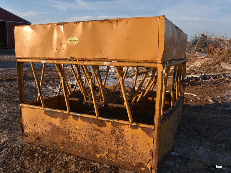sioux-square-hay-max-feeder-image-6
