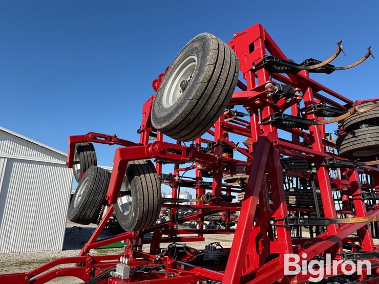 2023-case-ih-255-image-16