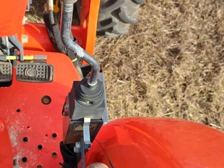 2015-kubota-la1154-image-22