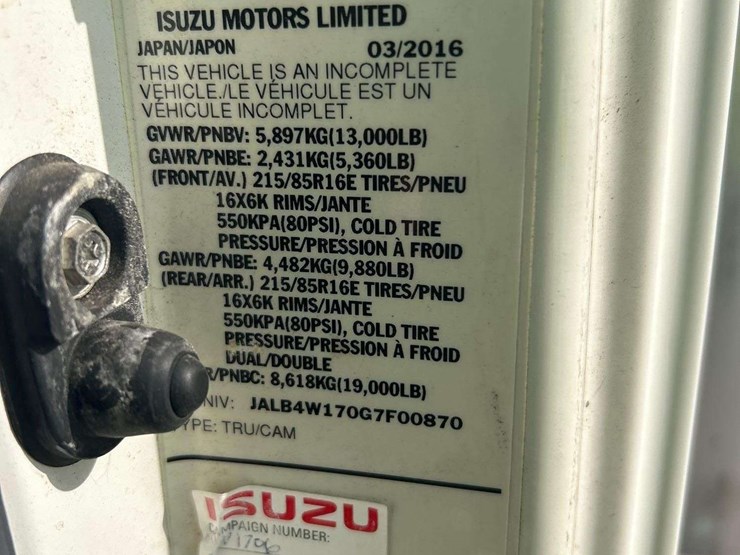 2016-isuzu-npr-image-6