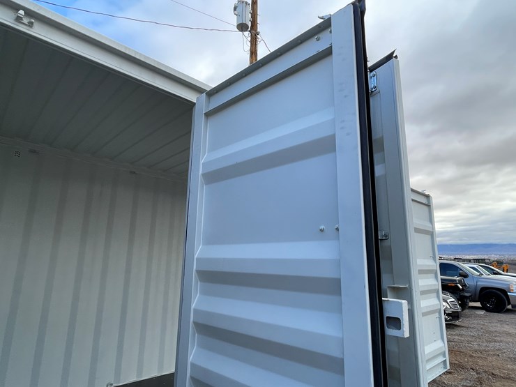 #200d-•-40'-container-image-27