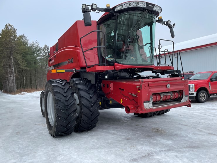 2017-case-ih-7240-image-3