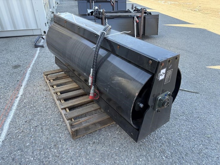 giyi-skid-steer-roller-66"-image-3