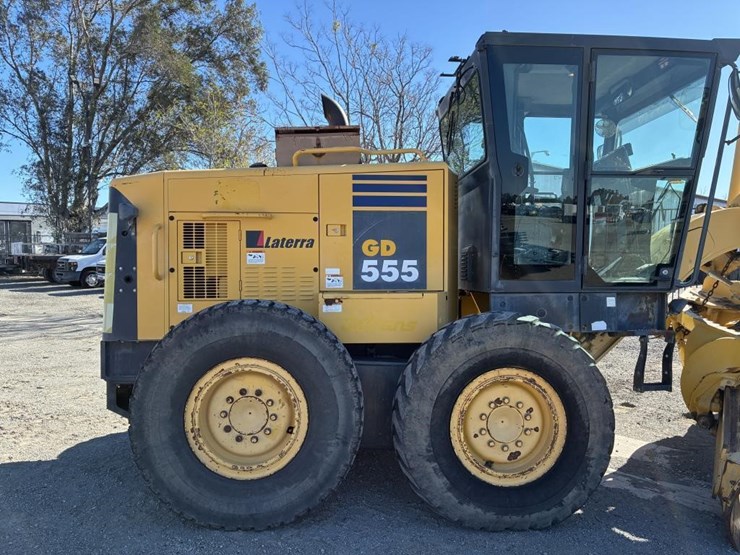 2004-komatsu-gd555-image-11