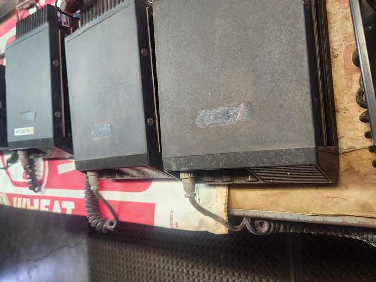 assorted-business-band-radios-image-10