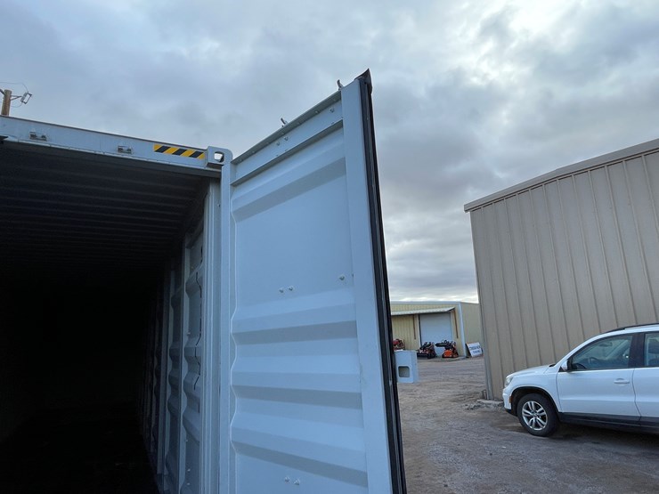 #200d-•-40'-container-image-68