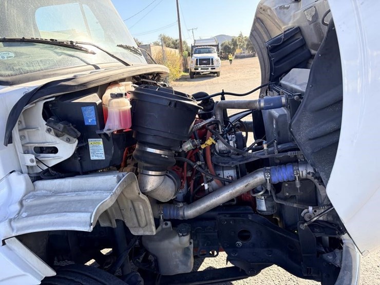 2012-freightliner-m2-semi-truck-tractor-image-7