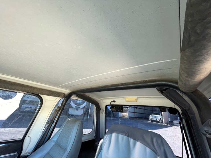 1995-jeep-wrangler-image-33