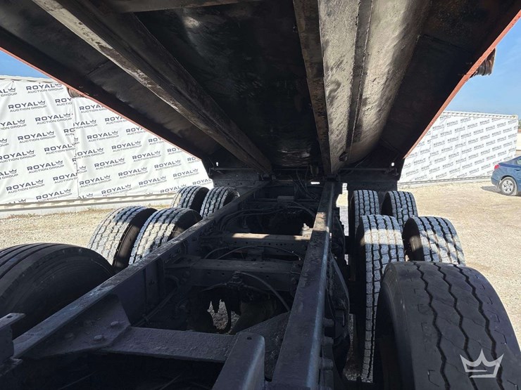 2000-peterbilt-378-image-13