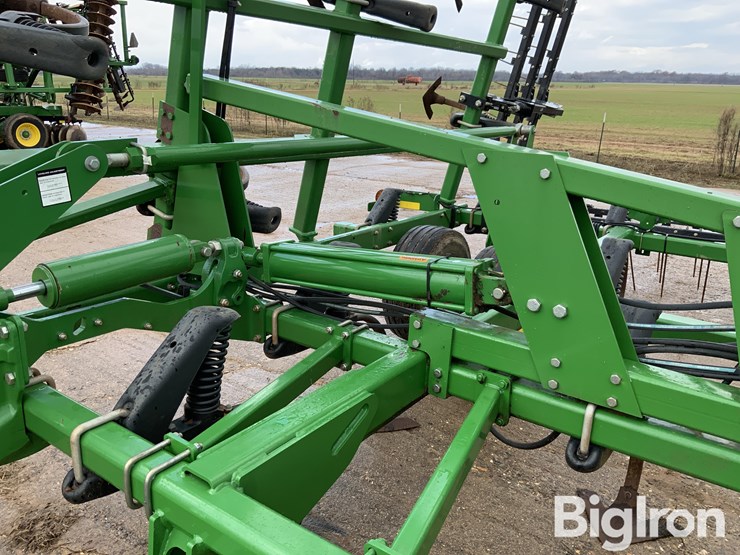 2021-john-deere-2430-image-18