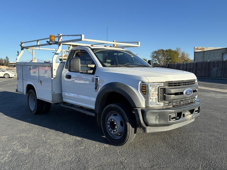 2018-ford-f550-image-2