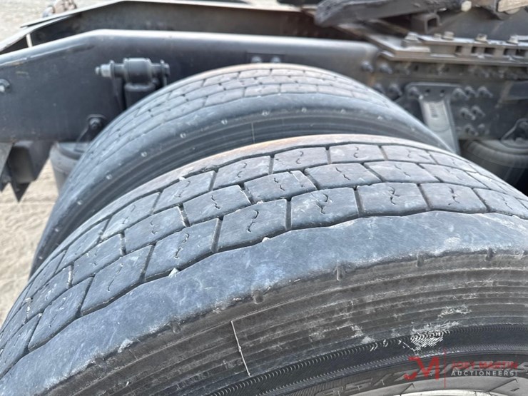 2020-mack-anthem-64t-image-12