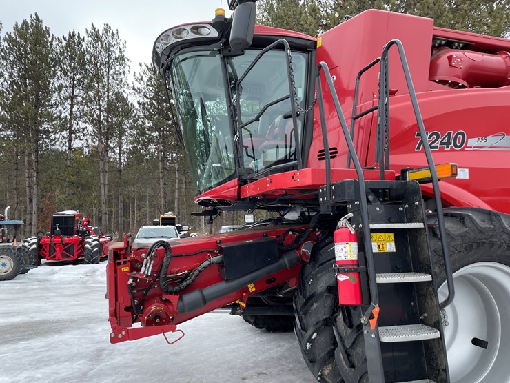 2017-case-ih-7240-image-15