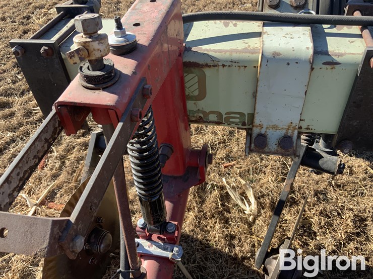 orthman-8r30-fertilizer-bar-image-10