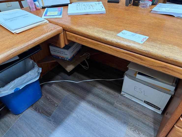 #203-•-desk-with-matching-file-cabinets-image-6