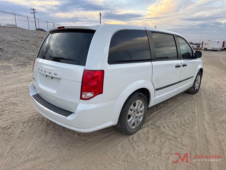 2015-dodge-grand-caravan-image-2