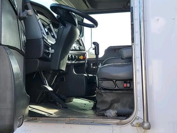 2009-kenworth-t800-image-18