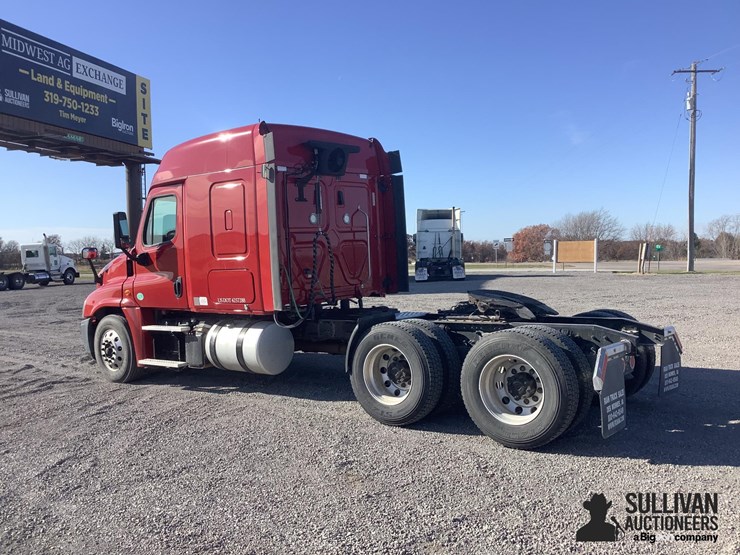 2018-freightliner-cascadia-125-image-7