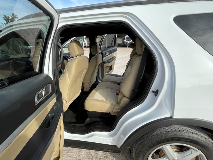 2017-ford-explorer-image-112