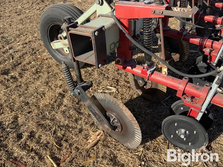 orthman-8r30-fertilizer-bar-image-9