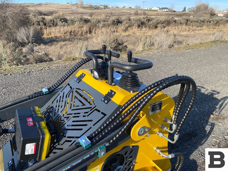 2025-sdlanch-sdll60-mini-skid-steer-loader-image-9