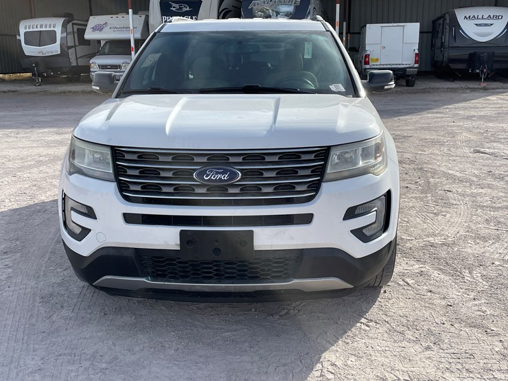 2017-ford-explorer-image-2