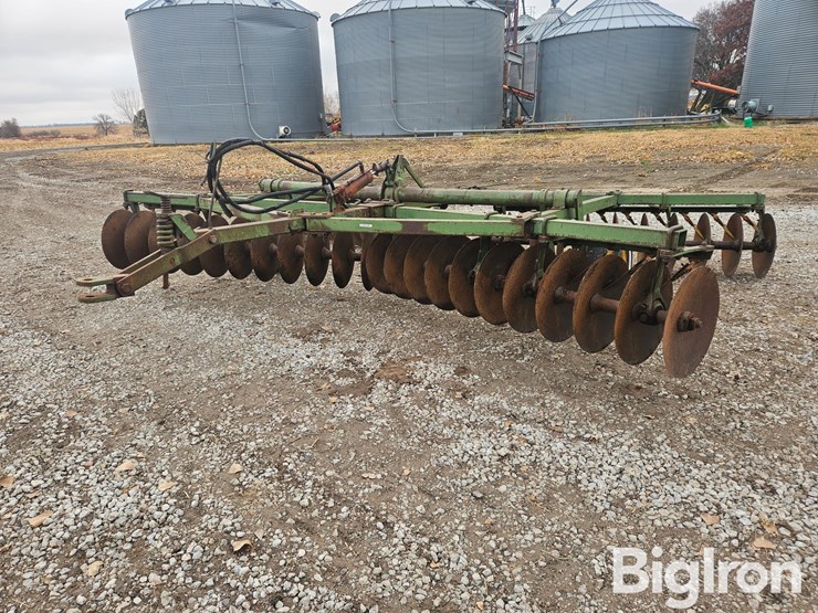 john-deere-bw-image-2