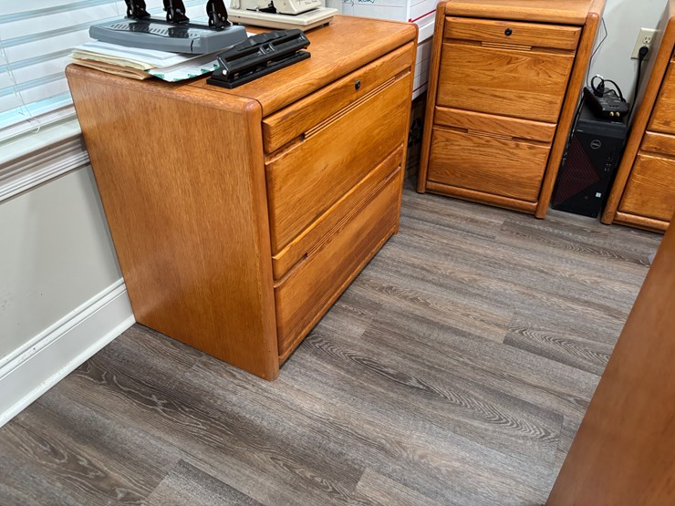 #203-•-desk-with-matching-file-cabinets-image-2