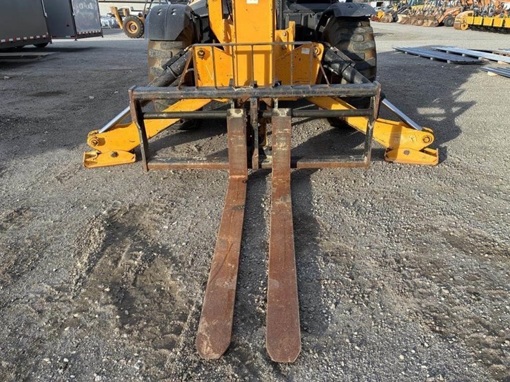 2014-jcb-telescopic-reach-lift-image-7