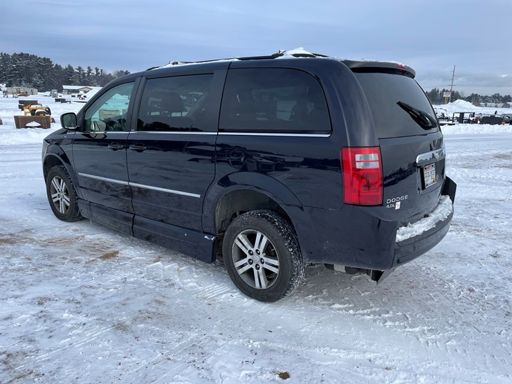 2010-dodge-grand-caravan-image-14
